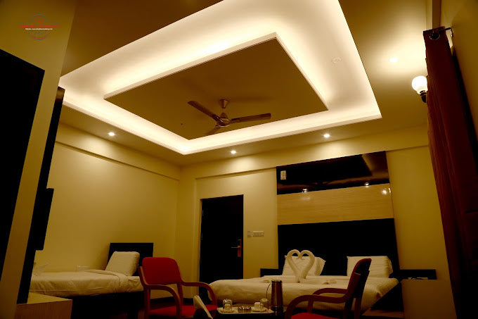 DS Royal Inn / Similar