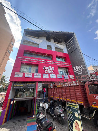 DS Royal Inn / Similar