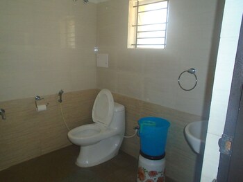 Siri Delight Rooms and Service Apartment / Similar